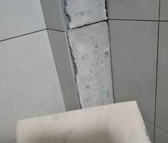矿区瓷砖空鼓维修公司分享下厨房瓷砖脱落的补救措施。